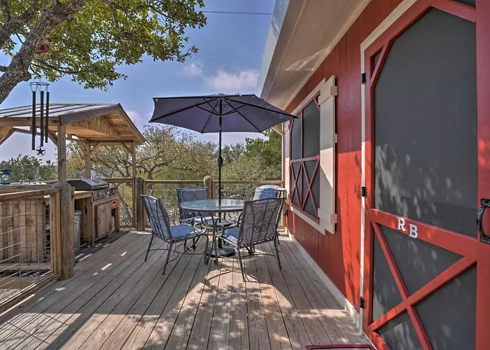 Kerrville Converted Barn Tiny Home W/ Kayaks!