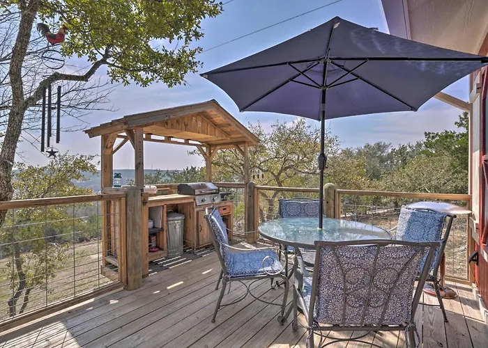 Kerrville Converted Barn Tiny Home W/ Kayaks!