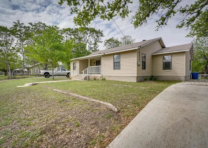 Kerrville Vacation Rental Across From River Trail!