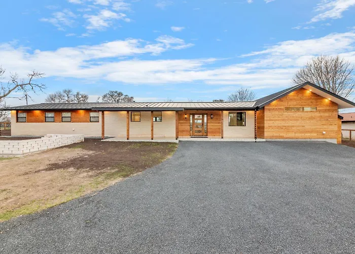 Guadalupe Bluff Modern House