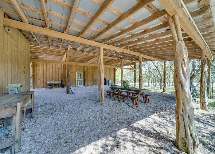 Serene Hill Country Home! Hike, Sleep, Unplug!